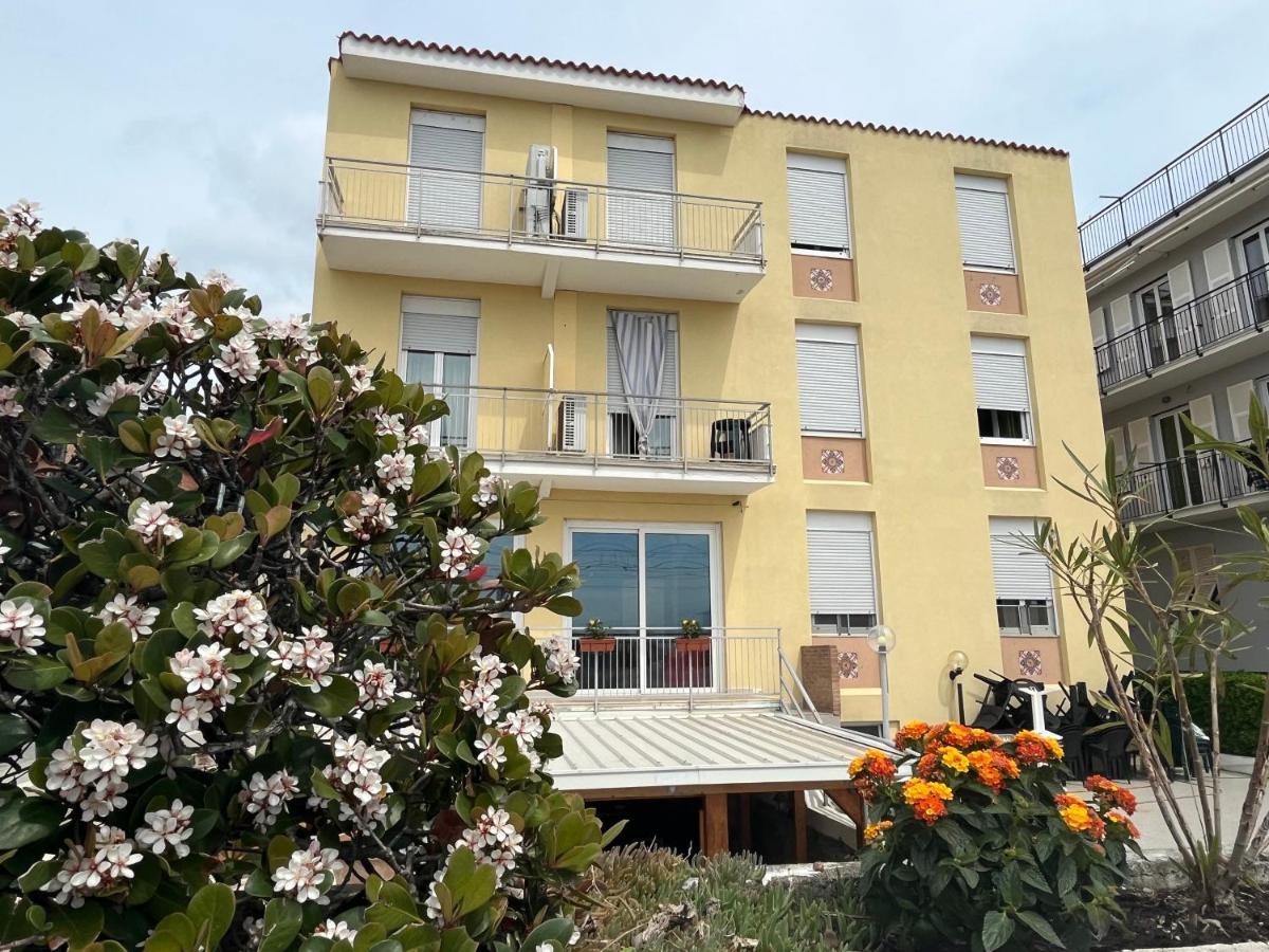 Piccolo Hotel Di Lavagna Eksteriør bilde